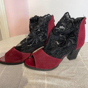 Rosy Red Wine & Black Lace-Inset Peep-Toe Pump